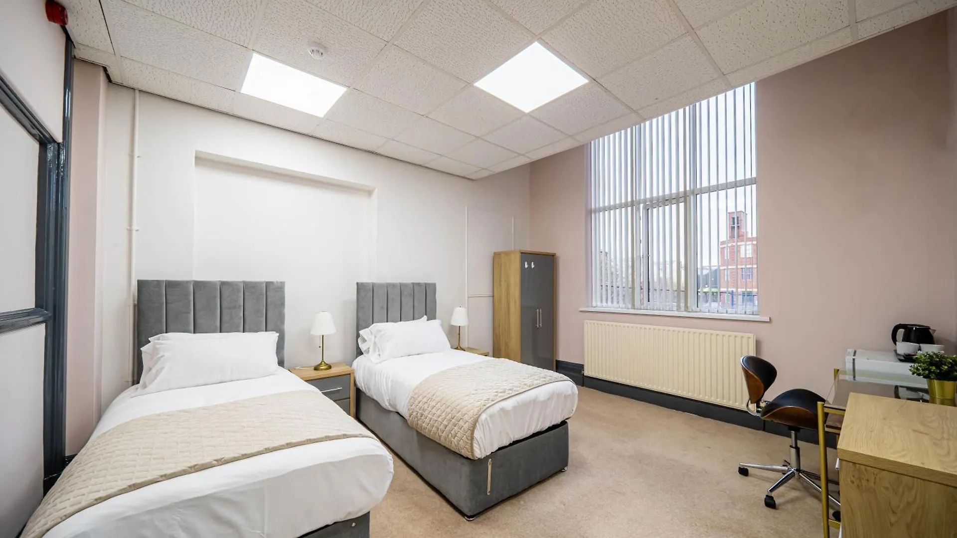 Bessemer Rooms Sheffield 0*,